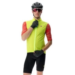 UYN MAN BIKING ULTRALIGHT WIND VEST SOFT YELLOW FLUO/BLACK 22 -L'art de l'équipement du cyclisme. 9 106180 man biking ultralight wind vest soft yellow fluo black o102305 y235 03