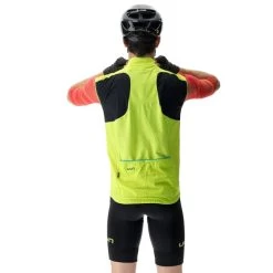 UYN MAN BIKING ULTRALIGHT WIND VEST SOFT YELLOW FLUO/BLACK 22 -L'art de l'équipement du cyclisme. 9 106180 man biking ultralight wind vest soft yellow fluo black o102305 y235 04