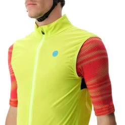 UYN MAN BIKING ULTRALIGHT WIND VEST SOFT YELLOW FLUO/BLACK 22 -L'art de l'équipement du cyclisme. 9 106180 man biking ultralight wind vest soft yellow fluo black o102305 y235 05