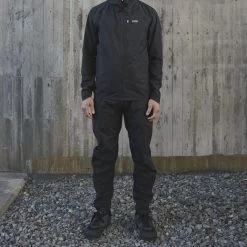 POC MOTION RAIN PANTS URANIUM BLACK 22 8 POC MOTION RAIN PANTS URANIUM BLACK 22 -L'art de l'équipement du cyclisme. 9 106757 motion rain pants uranium black 52325 1002 03