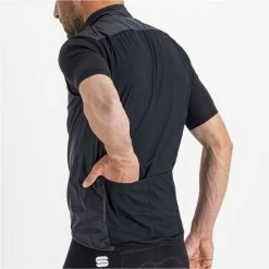 SPORTFUL SUPERGIARA LAYER VEST BLACK 23 11 SPORTFUL SUPERGIARA LAYER VEST BLACK 23 -L'art de l'équipement du cyclisme. 9 107122 superg layer vest ss manch black 1122002 002 06