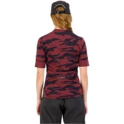 MONS ROYALE W CADENCE HALF ZIP AOP CHOCOLATE CAMO 22 -L'art de l'équipement du cyclisme. 9 108192 w cadence half zip vlu aop chocolate camo 100294 aop 1165 370 03