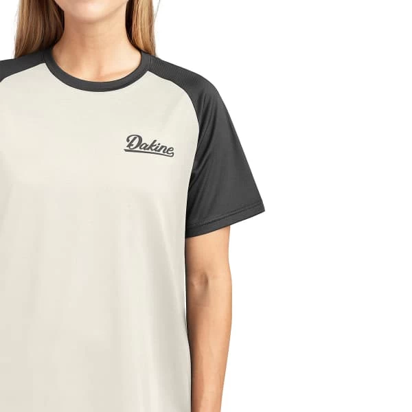 DAKINE WOMEN'S SYNCLINE S/S JERSEY SURF WHITE 22 4 DAKINE WOMEN'S SYNCLINE S/S JERSEY SURF WHITE 22 – Image 4