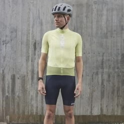 POC M'S ESSENTIAL ROAD LOGO JERSEY LEMON CALCITE 22 10 POC M'S ESSENTIAL ROAD LOGO JERSEY LEMON CALCITE 22 -L'art de l'équipement du cyclisme. 9 116585 58135 1327 05