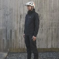 POC M'S MOTION RAIN JKT URANIUM BLACK 23 10 POC M'S MOTION RAIN JKT URANIUM BLACK 23 -L'art de l'équipement du cyclisme. 9 116628 m s motion rain jkt uranium black 52323 1002 05