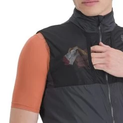 SPORTFUL GIARA LAYER VEST BLACK 23 10 SPORTFUL GIARA LAYER VEST BLACK 23 -L'art de l'équipement du cyclisme. 9 118964 giara layer vest black 1122502 002 05