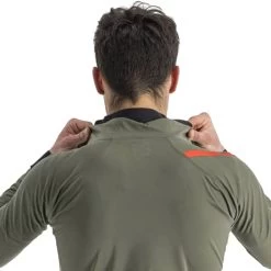 SPORTFUL FIANDRE PRO JKT BEETLE 23 -L'art de l'équipement du cyclisme. 9 118983 fiandre pro jkt beetle 1119500 305 03