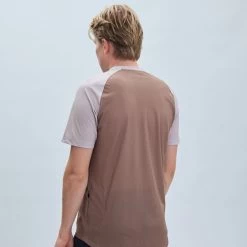 POC MTB PURE TEE JASPER BROWN/LT SANDSTONE BEIGE 23 10 POC MTB PURE TEE JASPER BROWN/LT SANDSTONE BEIGE 23 -L'art de l'équipement du cyclisme. 9 125818 52842 8621 05