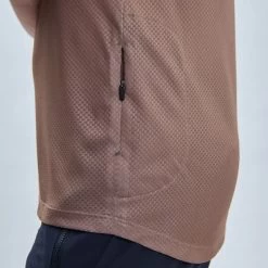 POC MTB PURE TEE JASPER BROWN/LT SANDSTONE BEIGE 23 11 POC MTB PURE TEE JASPER BROWN/LT SANDSTONE BEIGE 23 -L'art de l'équipement du cyclisme. 9 125818 52842 8621 06