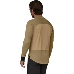 PATAGONIA M'S L/S DIRT CRAFT JERSEY CLASSIC TAN 23 -L'art de l'équipement du cyclisme. 9 126669 23890 csc 03