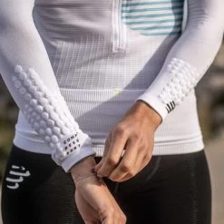 COMPRESSPORT ARMFORCE ULTRALIGHT WHITE 23 7 COMPRESSPORT ARMFORCE ULTRALIGHT WHITE 23 -L'art de l'équipement du cyclisme. 9 73149 armforce ultralight white su00008b 001 03