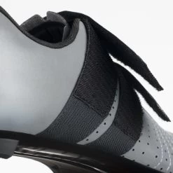 FIZIK TEMPO POWERSTRAP R5 REFLECTIVE GREY/BLACK 22 7 FIZIK TEMPO POWERSTRAP R5 REFLECTIVE GREY/BLACK 22 -L'art de l'équipement du cyclisme. 9 98863 tempo r5 powerstrap reflective grey black tpr5psre1 7410 03