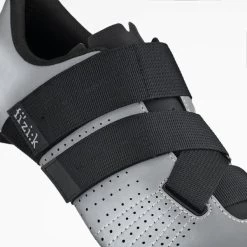 FIZIK TEMPO POWERSTRAP R5 REFLECTIVE GREY/BLACK 22 8 FIZIK TEMPO POWERSTRAP R5 REFLECTIVE GREY/BLACK 22 -L'art de l'équipement du cyclisme. 9 98863 tempo r5 powerstrap reflective grey black tpr5psre1 7410 04